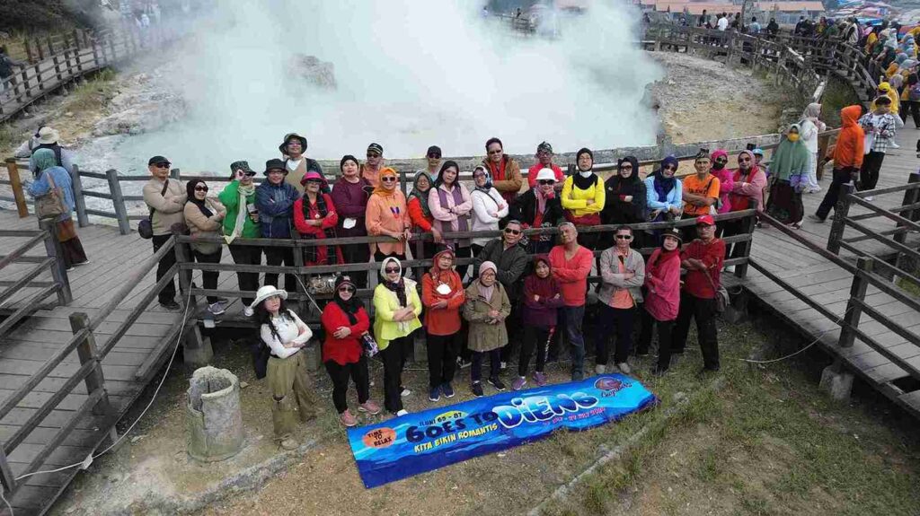 menjelajahi kawah sikidang